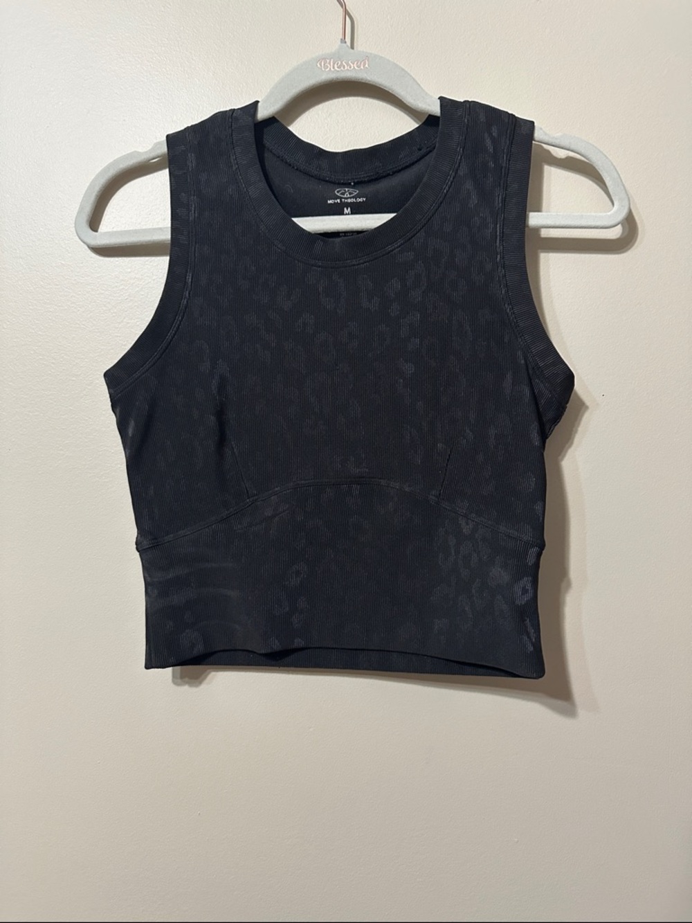 Move Theology Black Cropped Tank Top with Subtle Jacquard Leopard - Athletic Fit